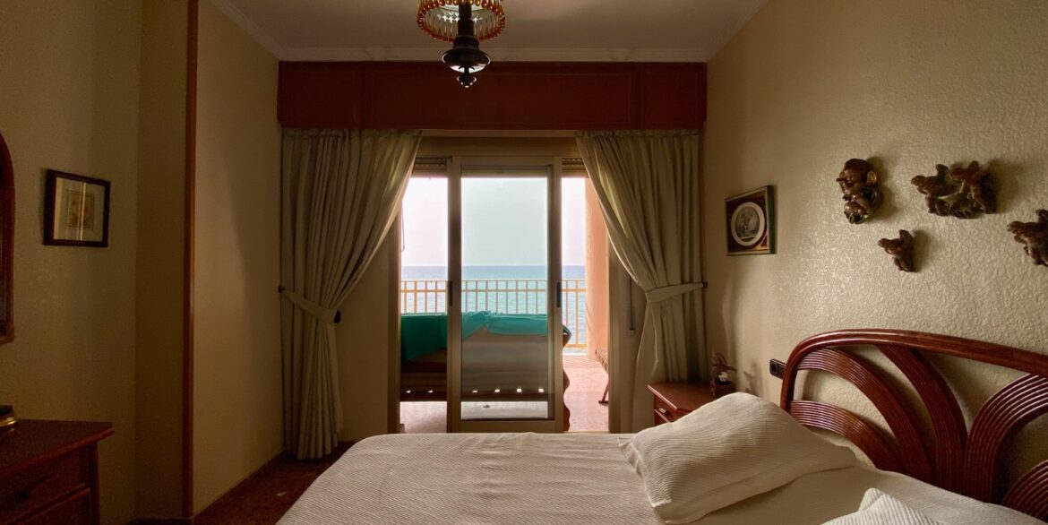 o_1j45c64j81hd1944ro01ot4122r2q