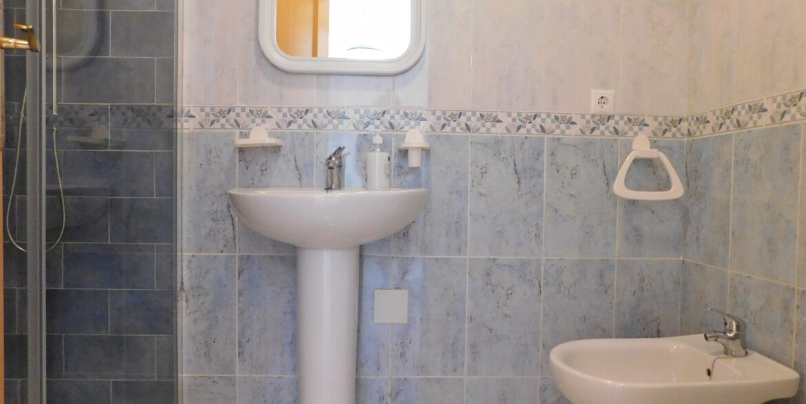 o_1j4kc2cv2ej8fpgppq1tn718a02d