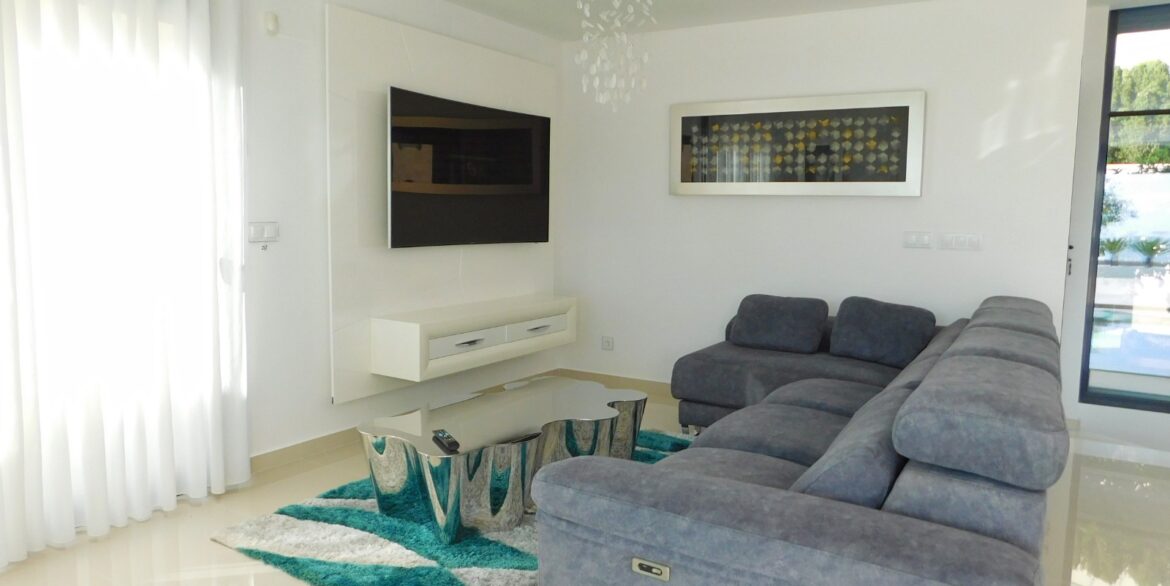 o_1j59cjub32d1kqgrd11ir8jsa3q