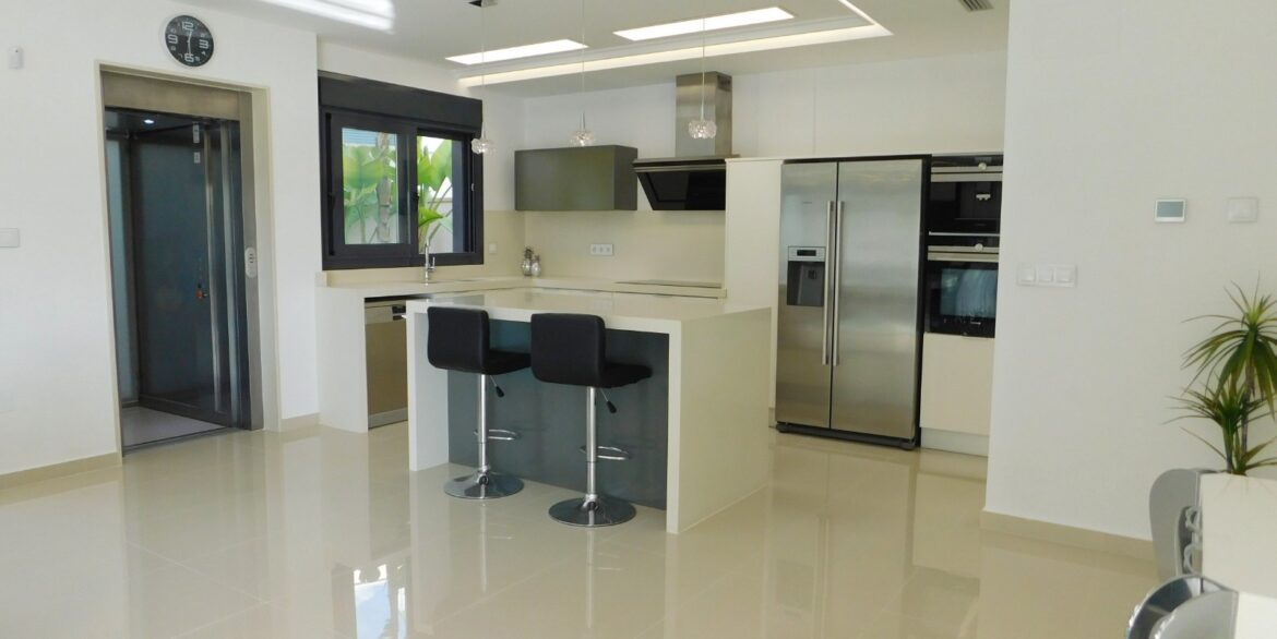 o_1j59cjub33541rdhd477b945f3t