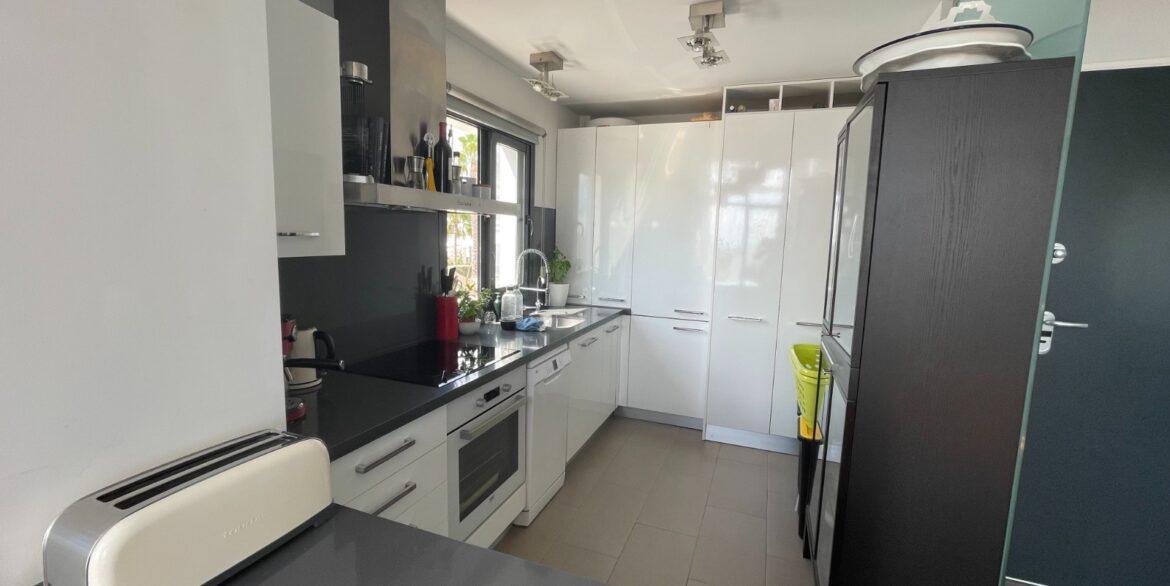 o_1j5tvjl3dlgd193g1ebb1kqlimi2d