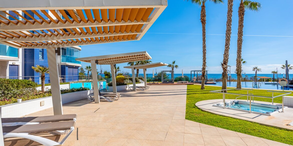 o_1j6aqlghh1e541nk11hepno11pb4a