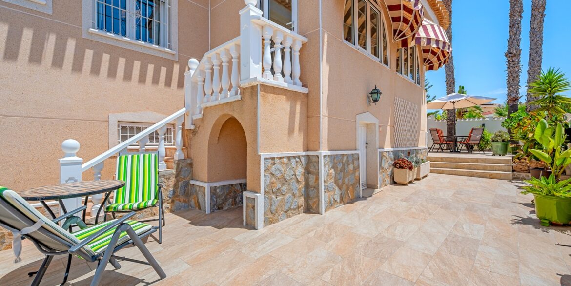 o_1j6ddk1e0161me2qkgs9cuntm3e