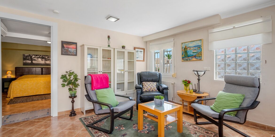 o_1j6ddk1e01f8l17ub1qvm5lb14bb3i