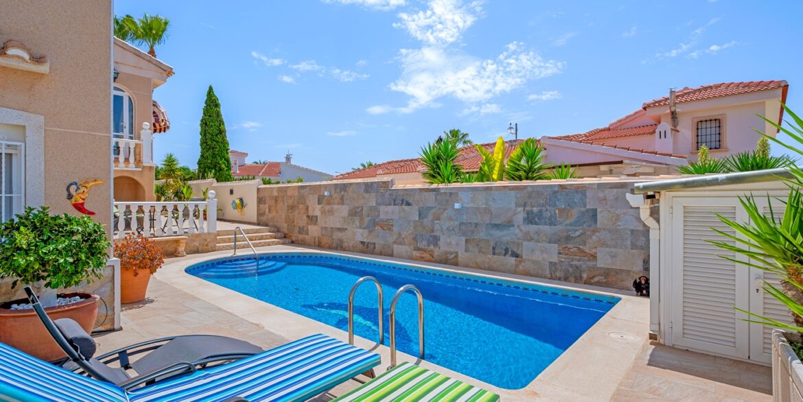 o_1j6ddk1e01hs18161rb118a1p03c