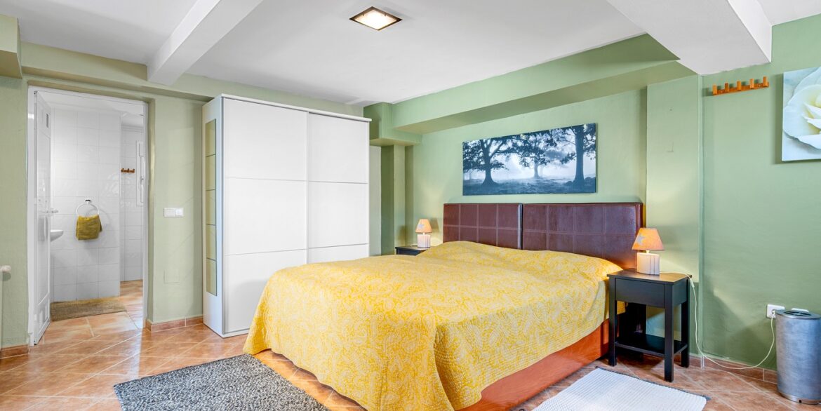 o_1j6ddk1e01plr1tjil1j3g1fpv3m