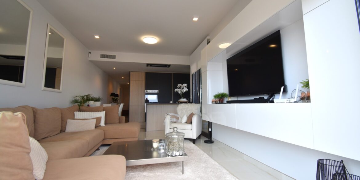 o_1j6vjac6l1us01rm1190e3a8okd26