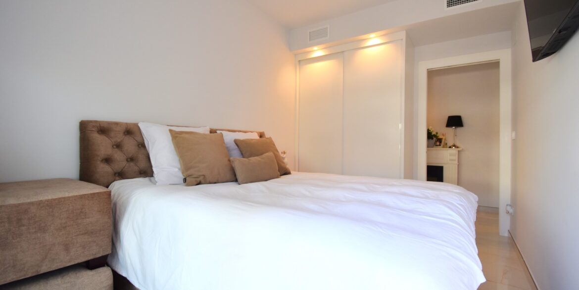 o_1j6vjac6m1lolbbb18tb1m2311v92b