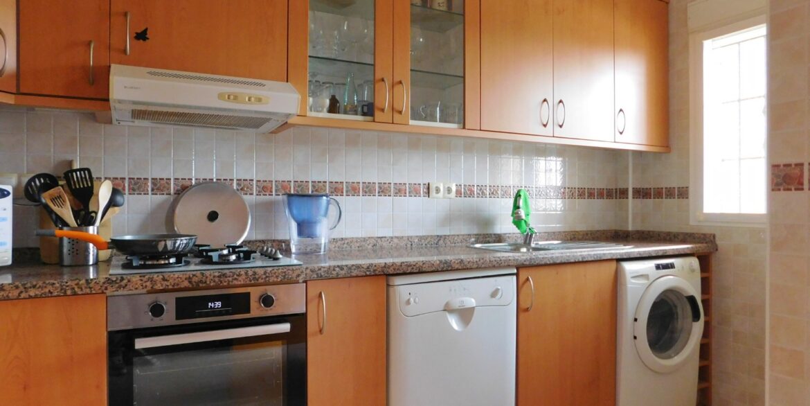 o_1j810i8rm16m81cdejg6cms1cgp2o