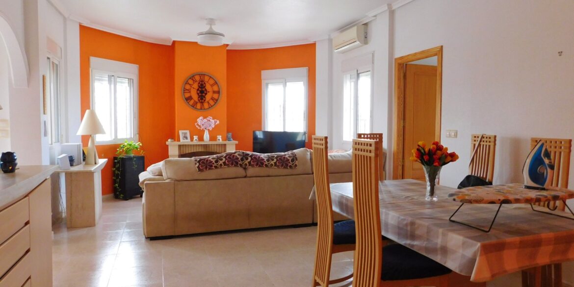 o_1j810i8rm1p0kt8215bg1eb819832