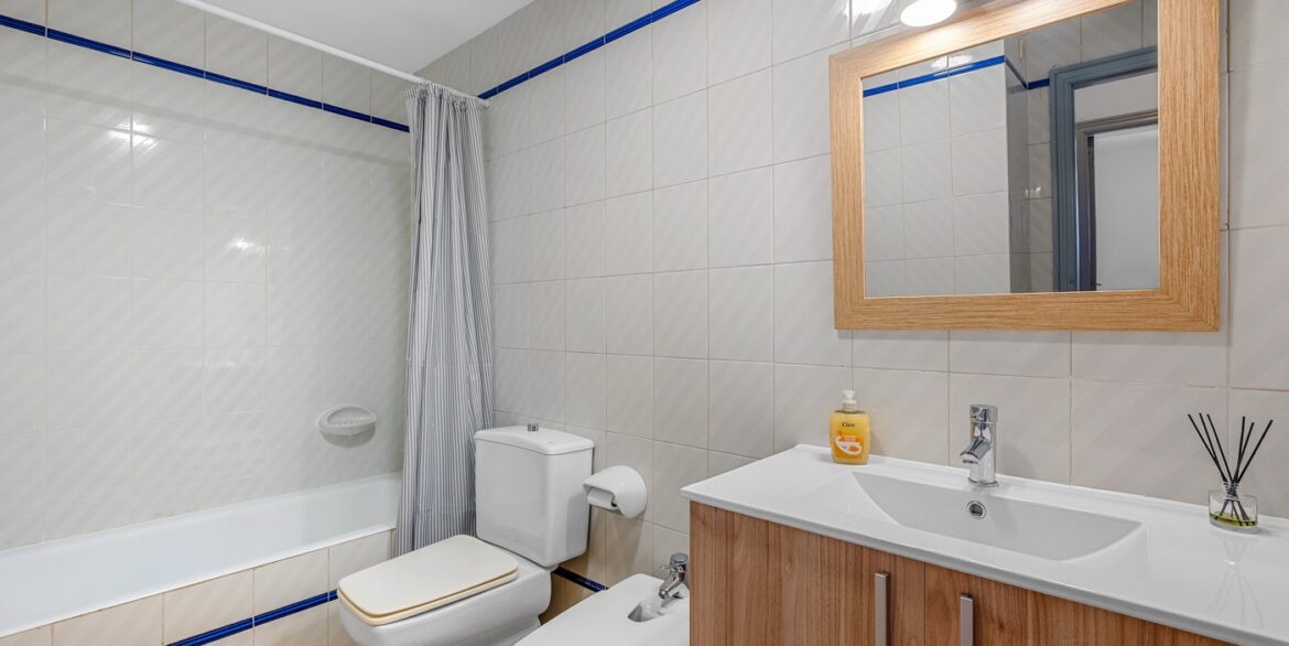 o_1j810j3lo1l938m718v7nd41r7j2c