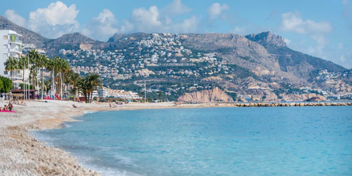 o_1j810j3lo64a1aed2an19511eut31