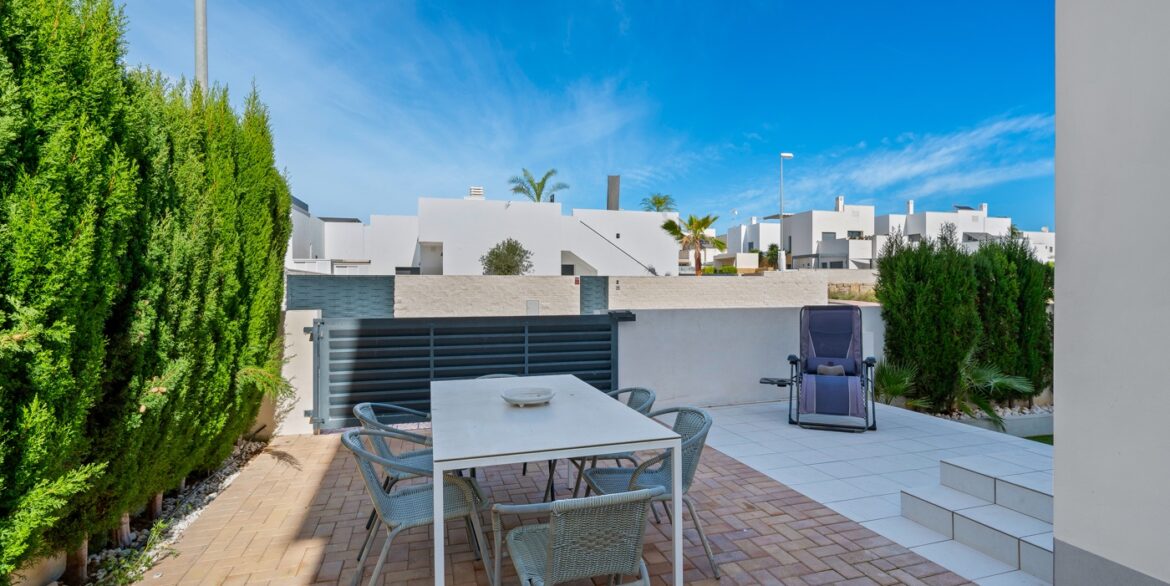 o_1j85ktkto1adjujdmqs1gb0f3c2u