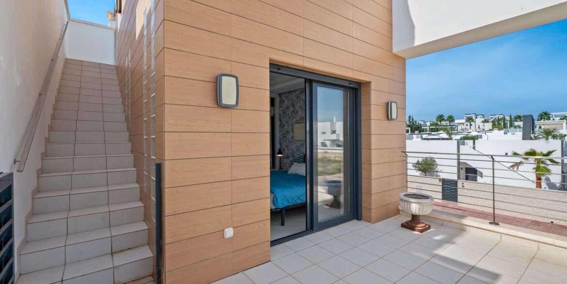 o_1j85ktktp11ocroa1vvbvns1rdq40