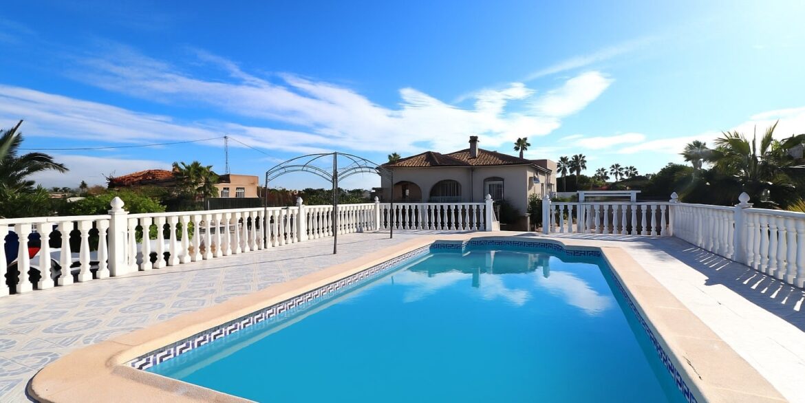 o_1j8d9m07van71587sh0bq11o5017