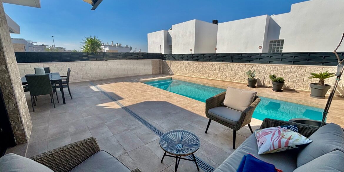 o_1j8debld0d28qvo1dkl1j2519i91t