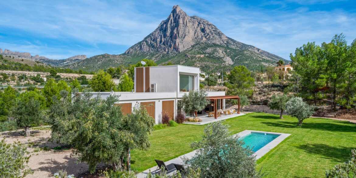 o_1j9500e9jlf1k1ehsj92f1qvg3k