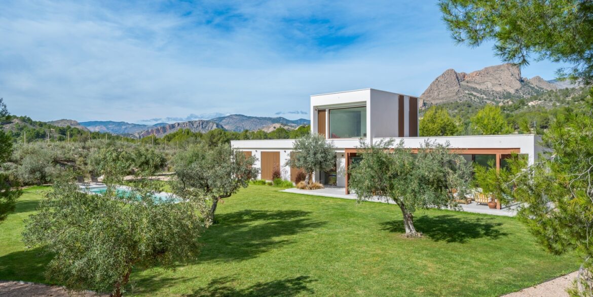 o_1j9500e9kcho1g7b16fsbee9664s