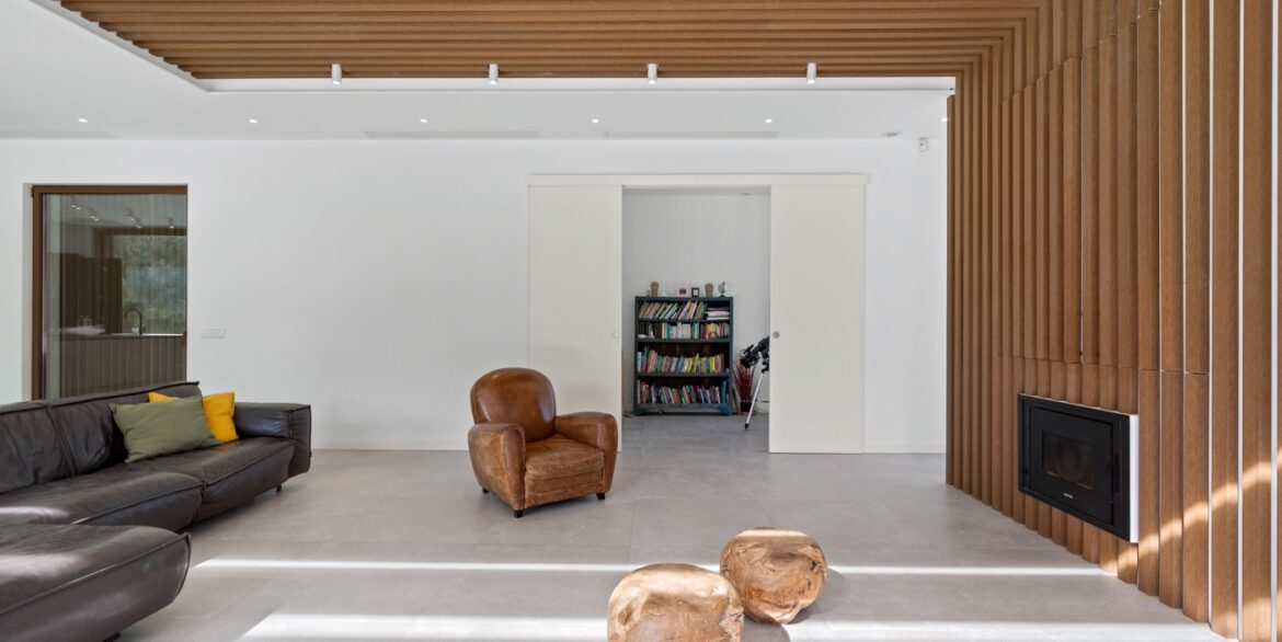 o_1j9500e9kuv81c7jm3u18vcgtc4d