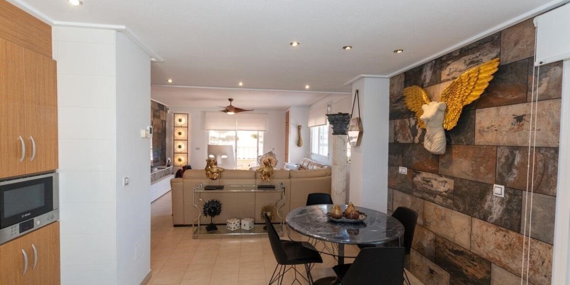 o_1j99uhdq5jpg1btp13r513734tp26