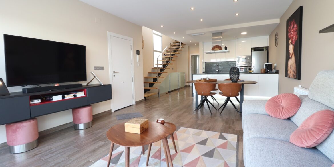 o_1j9f0u4ja1nnb1hcd15ithdl167l2d