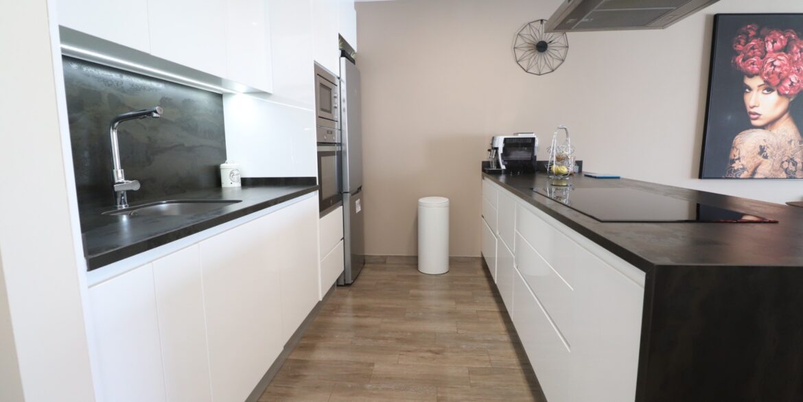 o_1j9f0u4jb1uak1pkhp3i1ivcc842m