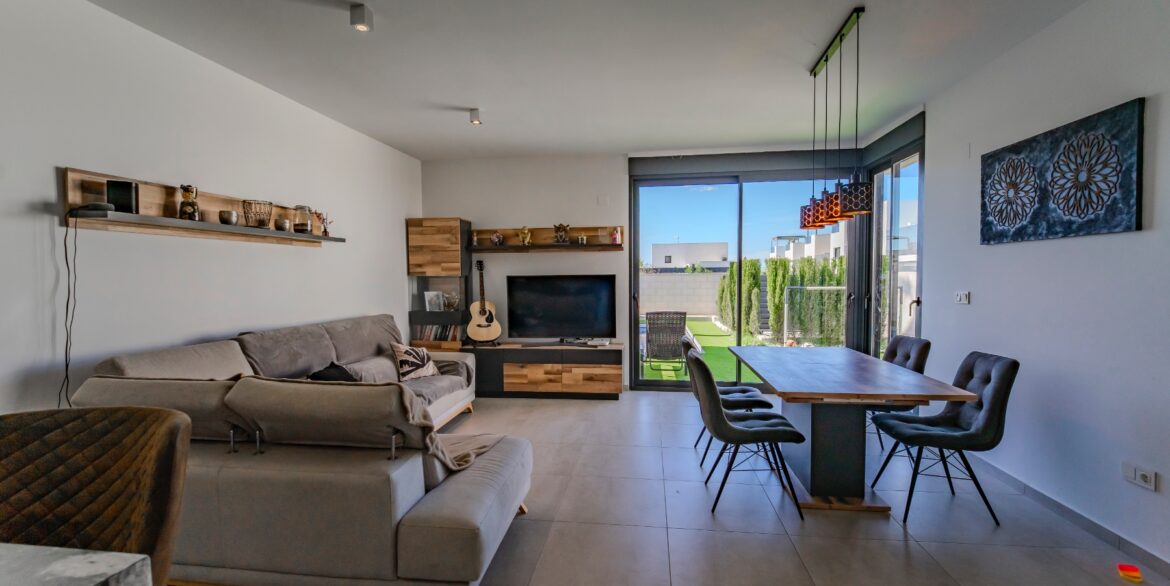 o_1j9mojuhe180rb4qvi17k718sr3f