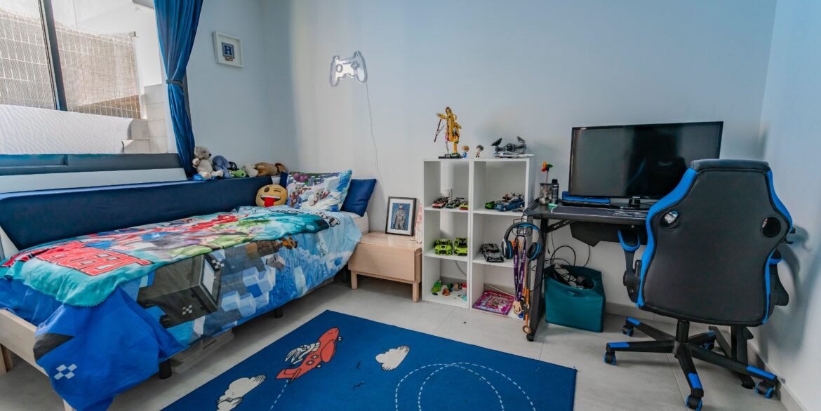 o_1j9mojuhe1b6h1275iaegm91th83d