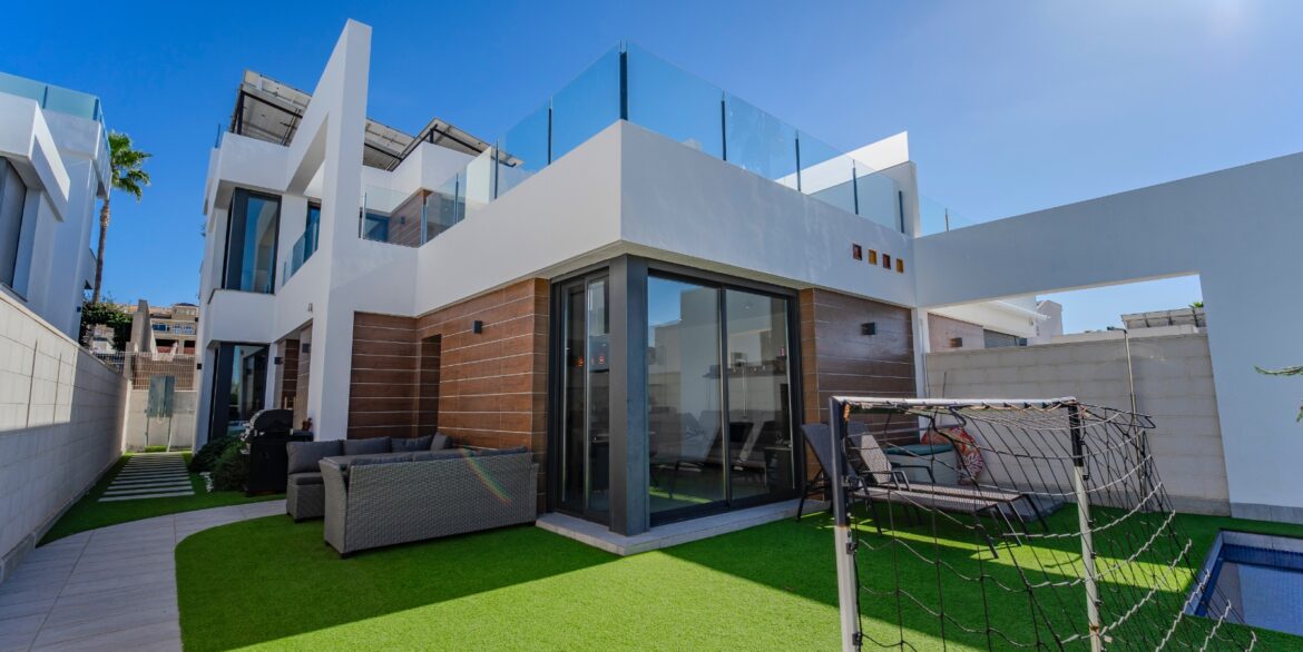 o_1j9mojuhe1mki1c0v173d1r001gbt3c