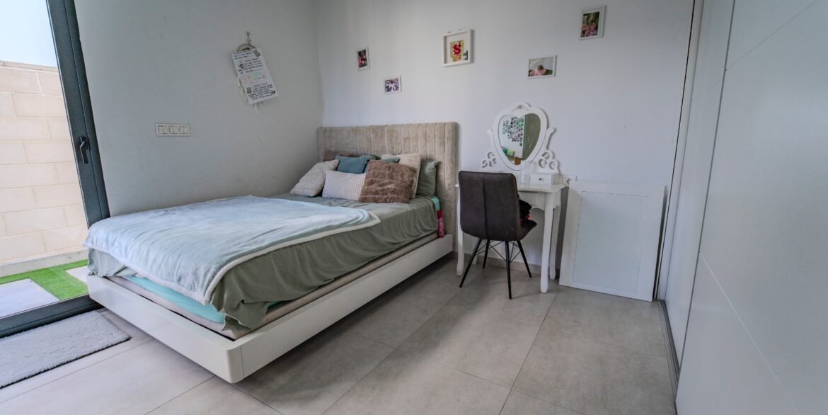 o_1j9mojuhe1pc2fe21aj4dmd1236