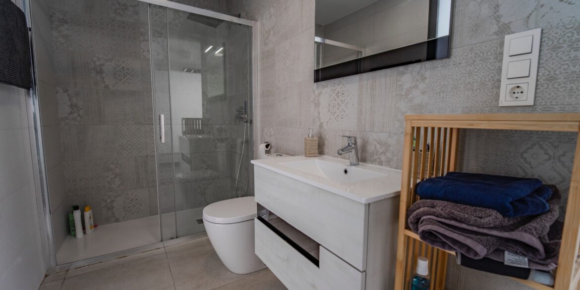 o_1j9mojuhedpo1679e2ltfn1rnn40