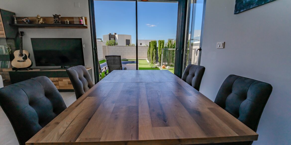 o_1j9mojuhee2f1eru1sdi1sb22oc39