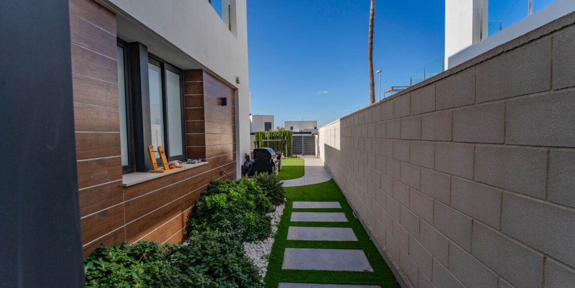 o_1j9mojuheskt7j1t8p2b61k4s30