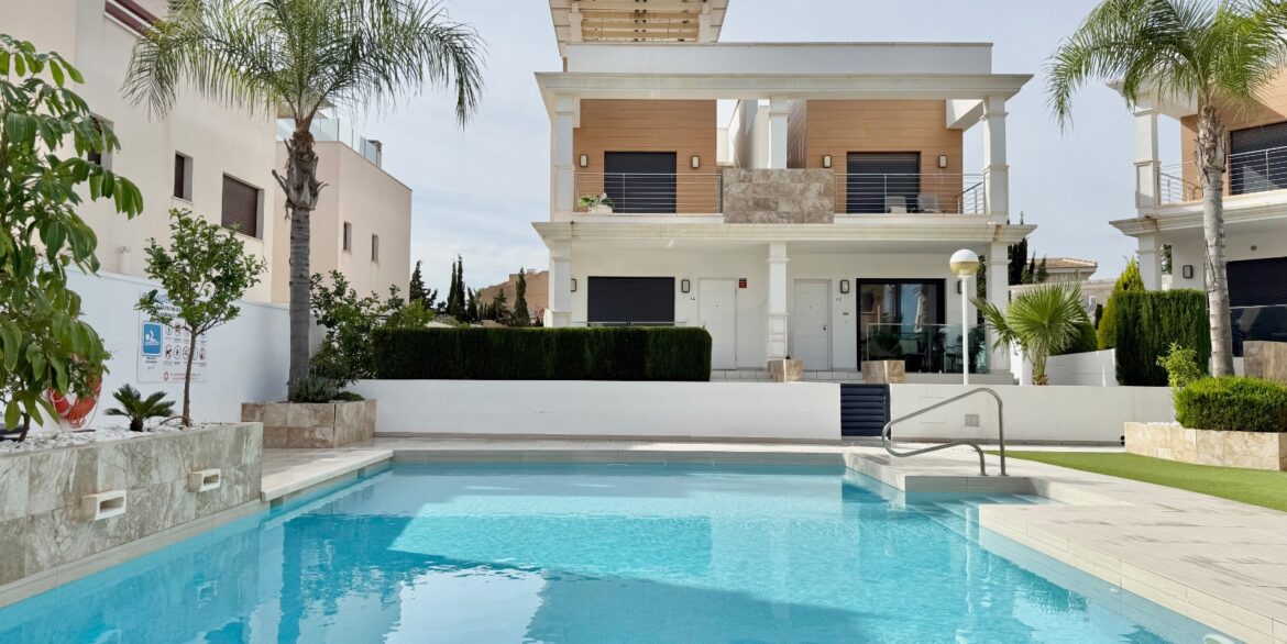 o_1j9ukljps1b8n1d3deutdlo13ps22