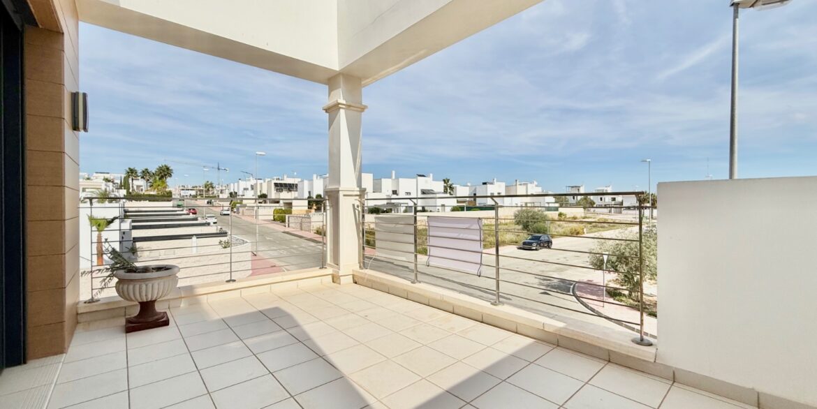 o_1j9ukn389113517mga3g1edr15n94j