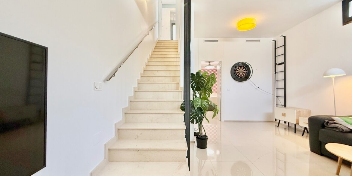 o_1j9ukn3896rr141c1or612a16l146