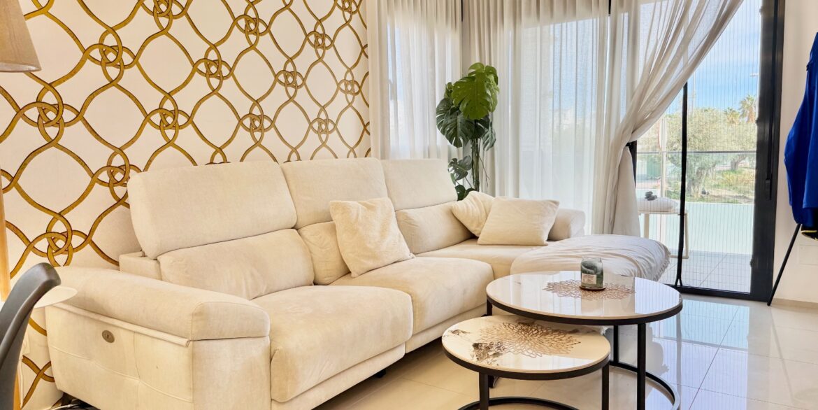 o_1j9ukn389e8m144c2c01ku519mb3p