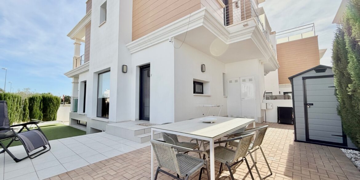 o_1j9ukn38a10tdac21upr157c1ok054