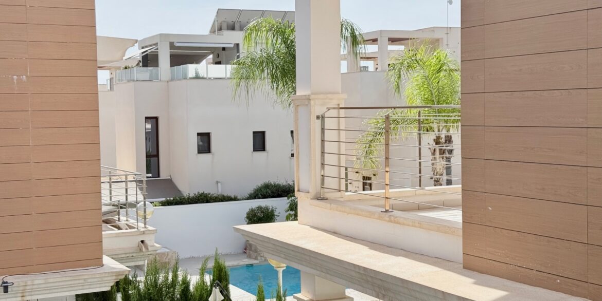 o_1j9ukn38a1ghc1sjqbcc1bvv1tep4r