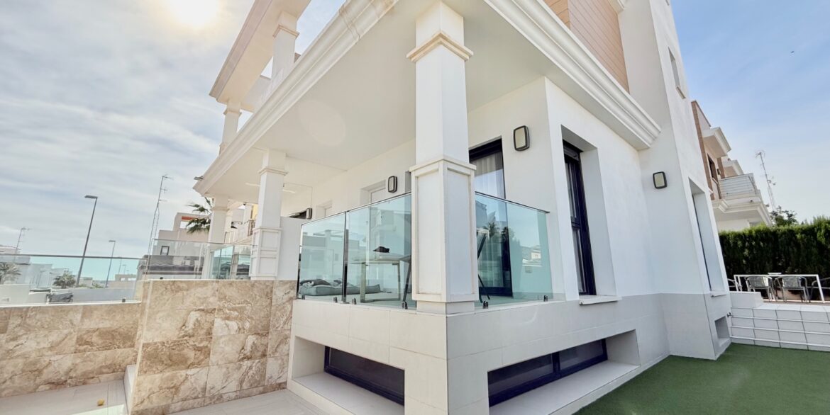 o_1j9ukn38a1hk91rh9ivcp1g14d04t