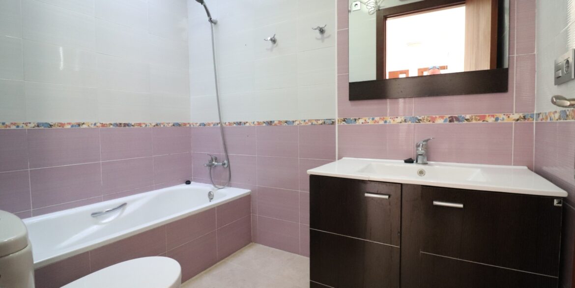 o_1jaech4qm1amacm51hmm112jb8d1s