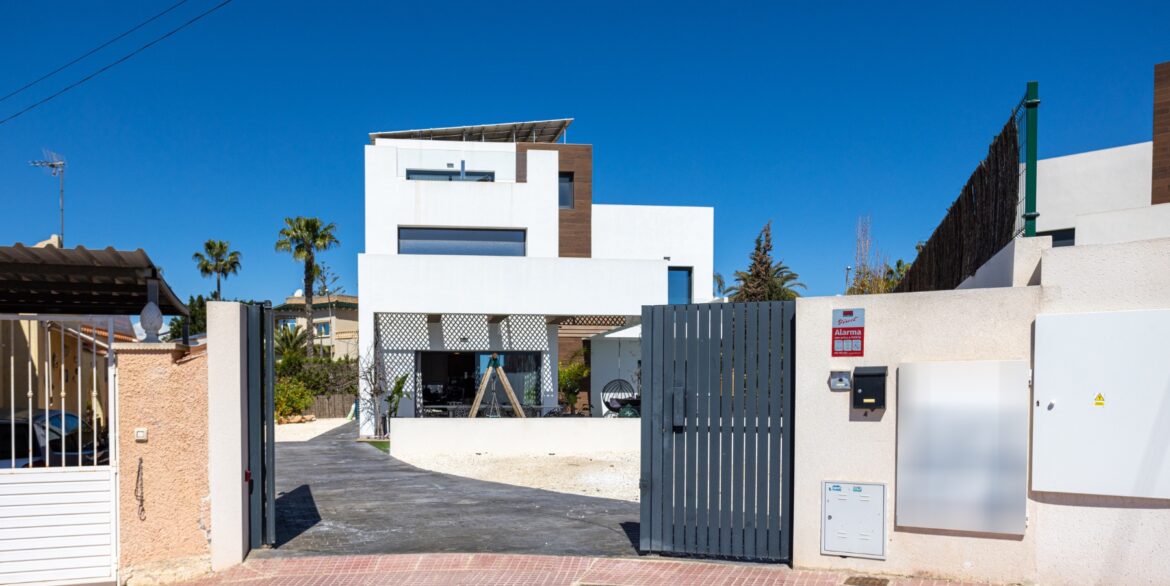 o_1jaj2gdl41mjk1kqj11a21m531g7833