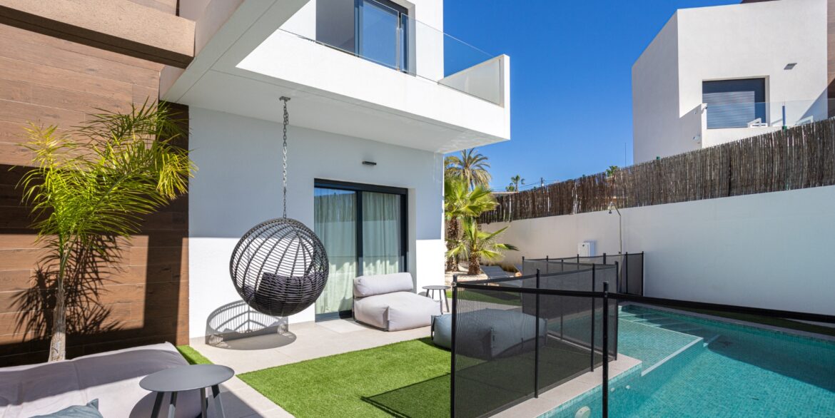 o_1jaj2gdl4mdeif417kdtfe14ad34