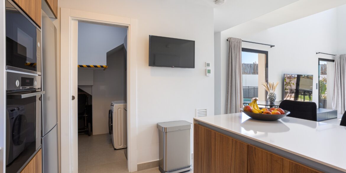 o_1jaj2gdl515u6rg31fg111fq1r363q