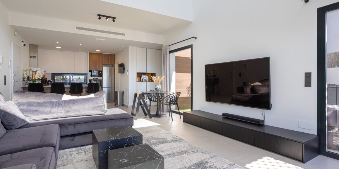 o_1jaj2gdl517fhdst3jk6g71mb93v