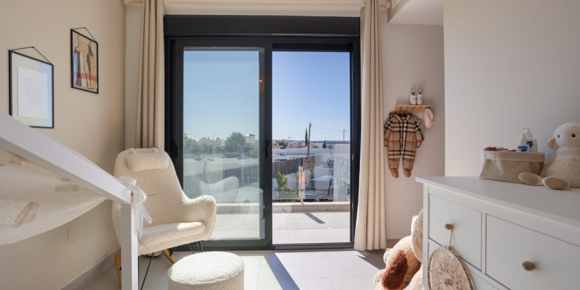 o_1jaj2gdl5kb9f2ej6o18591ehv3j