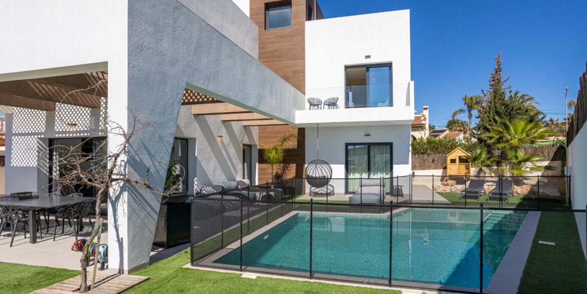 o_1jaj2gdl5u9rsmftbn17r51t6j36