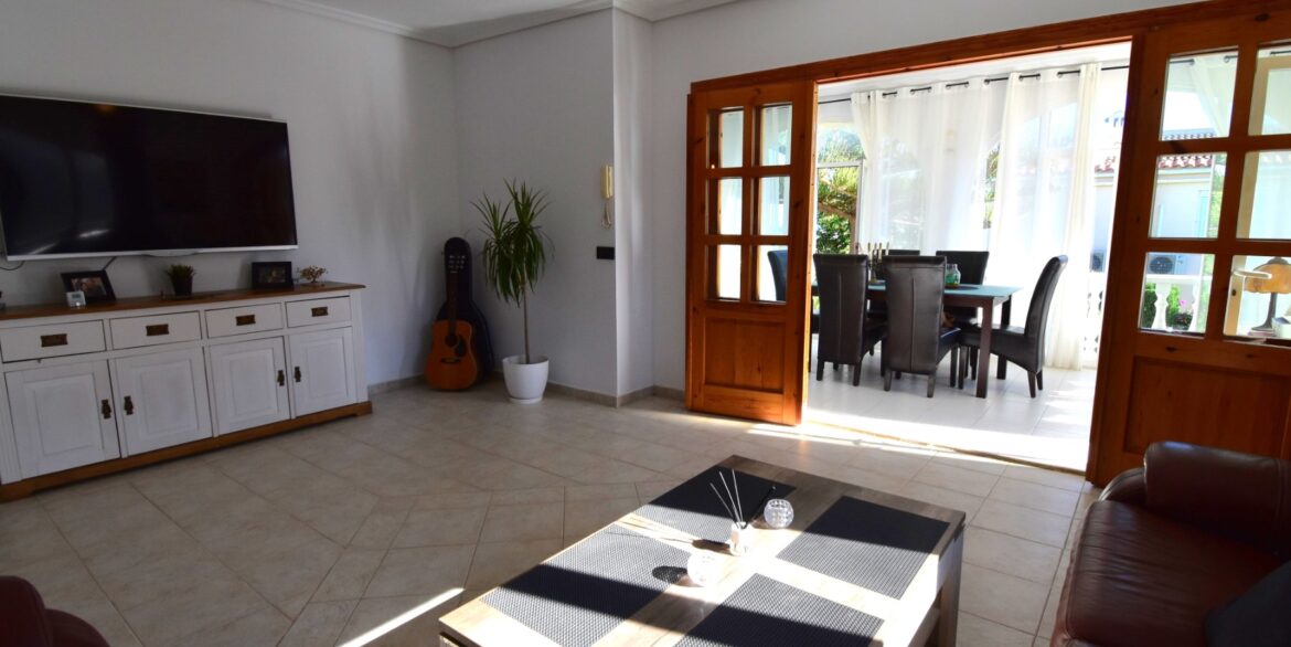 o_1jajh3gu116dc1l1d111u1d9i1ftq2c