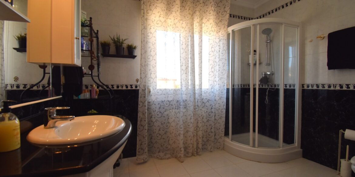 o_1jajh3gu2173b12bm3rtt3a15tb2j