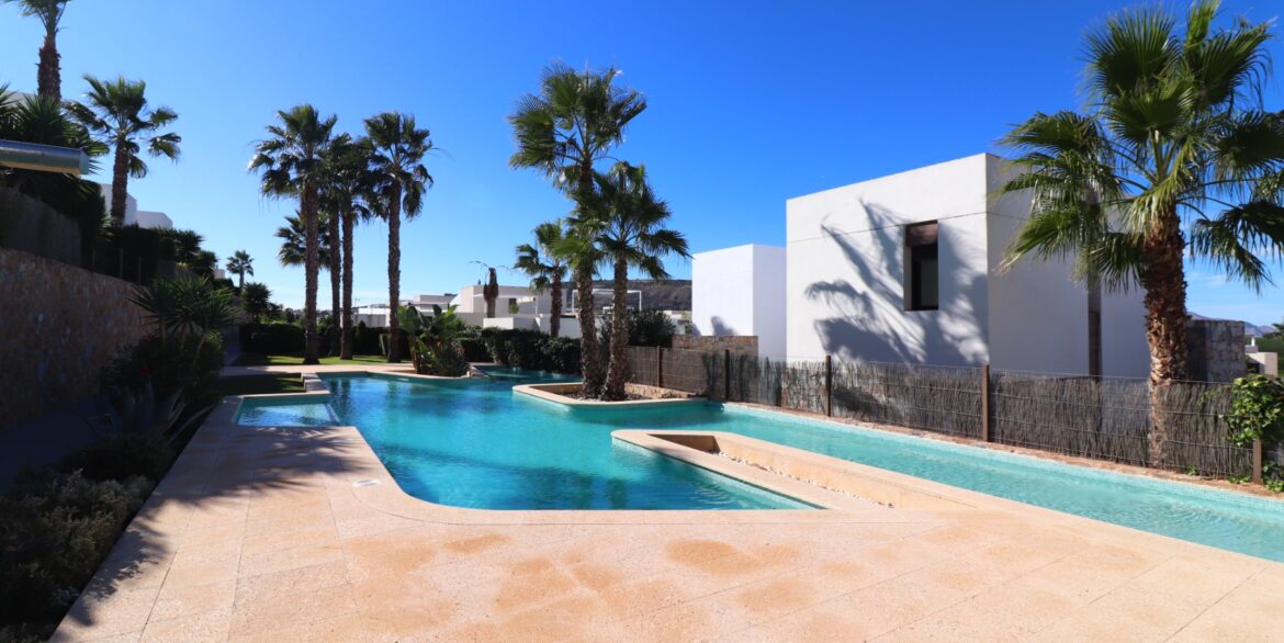 o_1jatr19uh1erd1414hg619uv1t1j2c